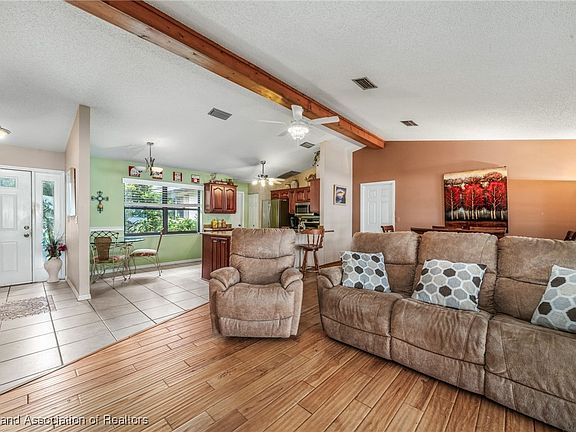 5th image of 563 Lake August Dr