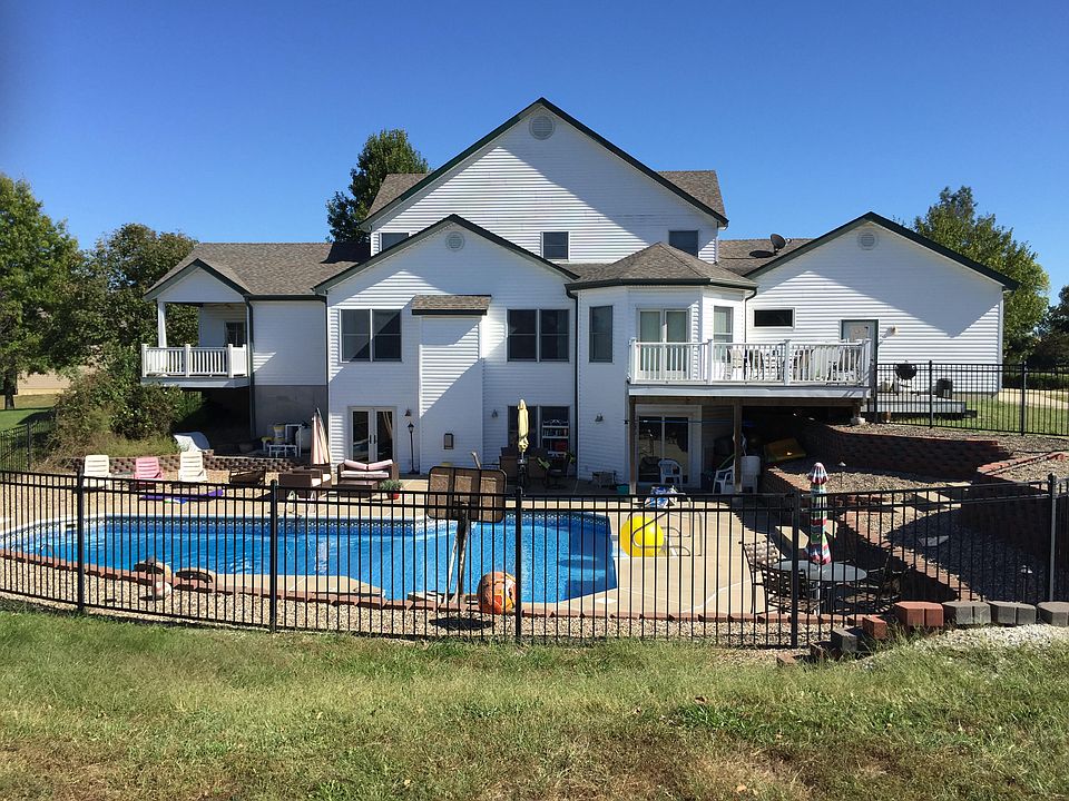 2nd image of 2408 Country Pointe Ln