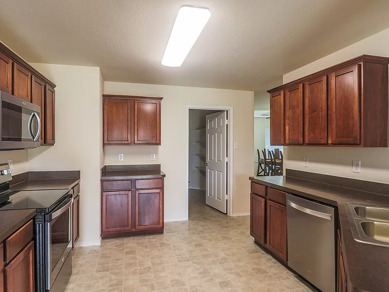 4313 Silverwood Trl — Photo 11