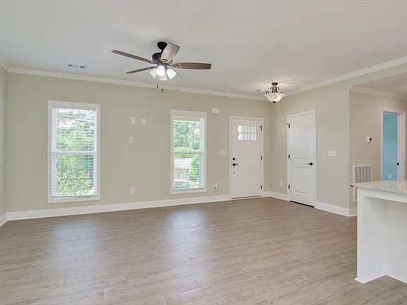 5th image of 112 Ashley Cir