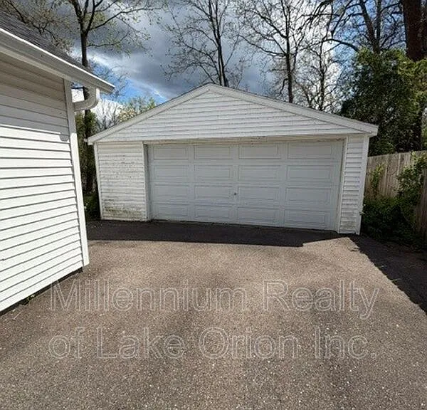 27 Sylvan — Photo 13