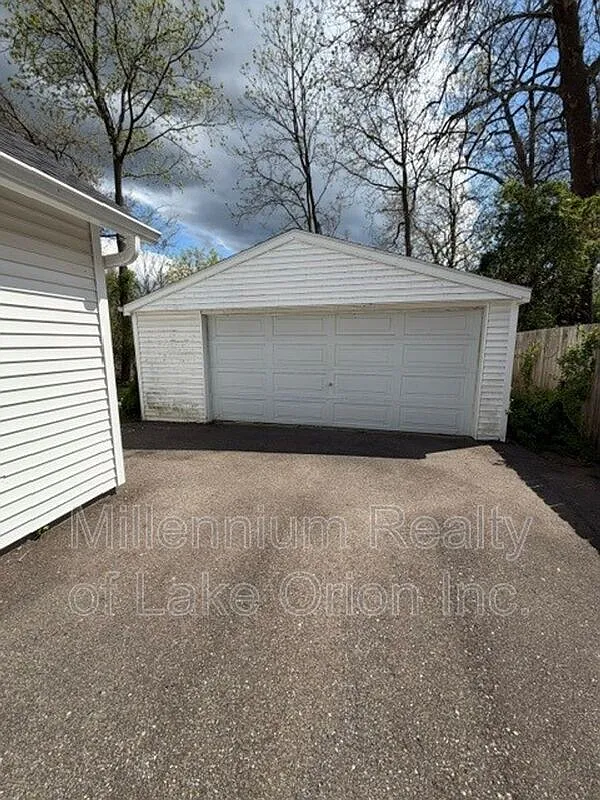 Building Photo - 27 Sylvan