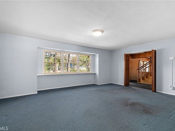 5th image of 948 W Buffington St