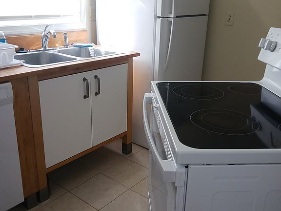 4th image of 411 E Baker St