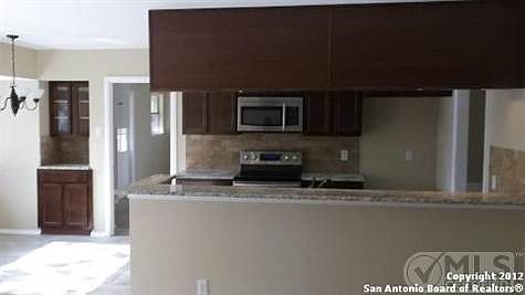 5th image of 215 Yosemite Dr