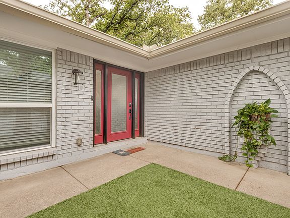 2nd image of 824 Wheelwood Dr