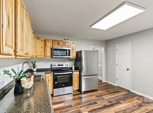 729 10th Ave NE, Hickory, NC 28601