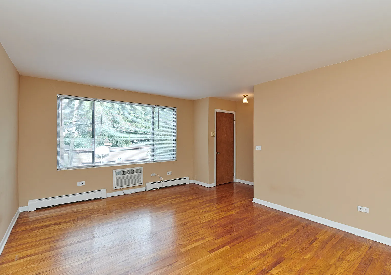 1 bed, 660 sqft, $1,600 — Photo 2