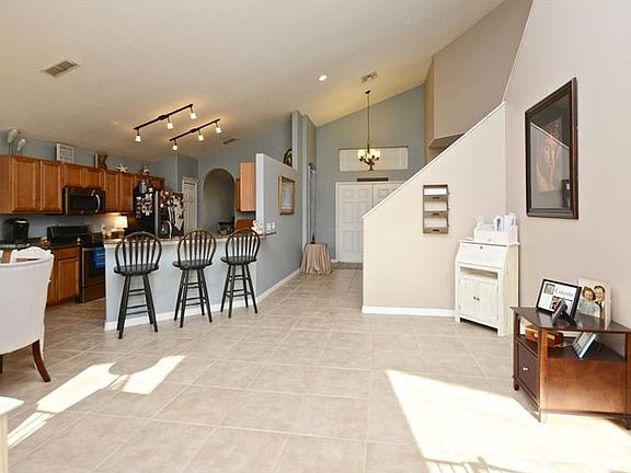4th image of 1331 Creekview Ct