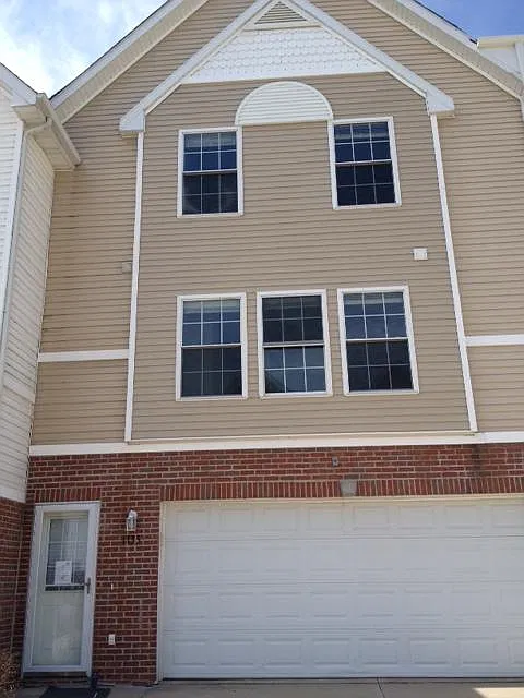2 bed, 1.5 bath, 1100 sqft, $1,400 — Photo 1