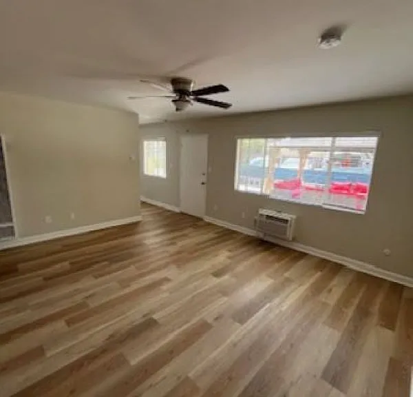 Altadena Manor Apartments — Photo 4