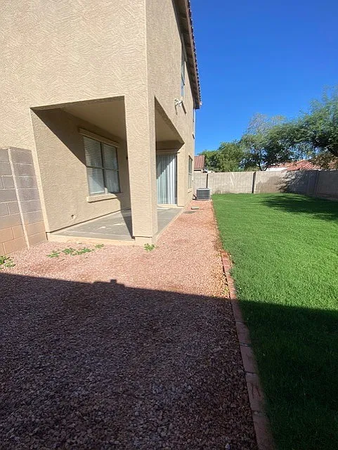 3 bed, 2.5 bath, 1824 sqft, $2,200 — Photo 3