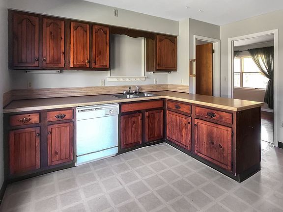 2nd image of 445 Main St