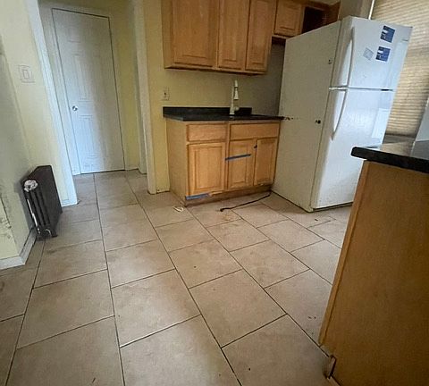 3rd image of 259 E 46th St APT 1F