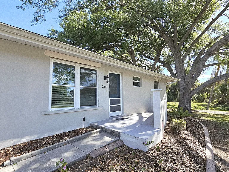 284 Rotonda Blvd W