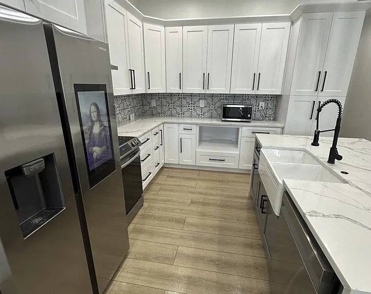 319 W West St — Photo 1