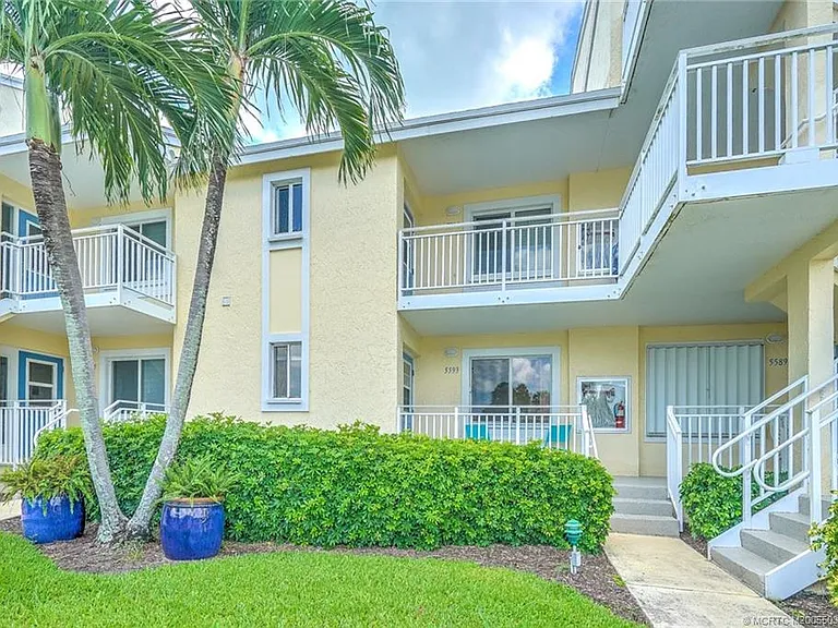 5593 NE Gulfstream Way — Photo 35