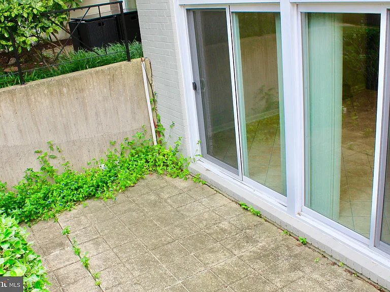 46 G St SW #B — Photo 11