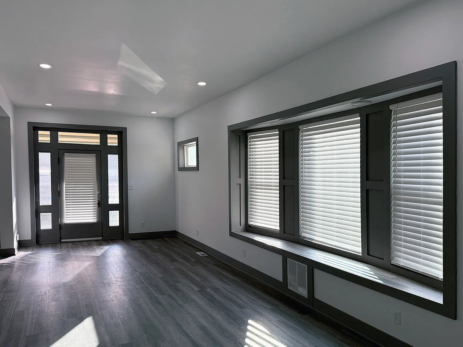 3 bed, 2200 sqft, $3,200 — Photo 2