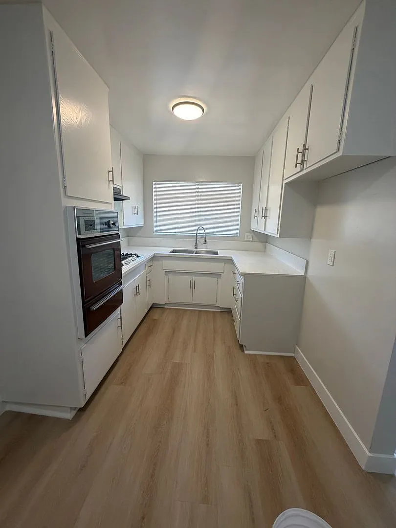 1 bed, 1.0 bath, 700 sqft, $1,950 — Photo 2