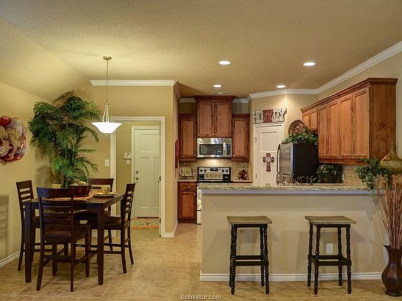 3rd image of 3610 Kenyon Dr