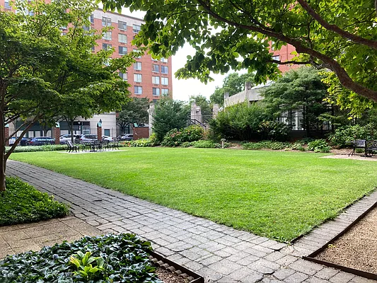 Sold by Triplemint | media 15