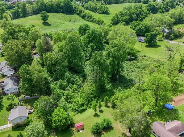Martha Lee Ln, La Follette, TN 37766