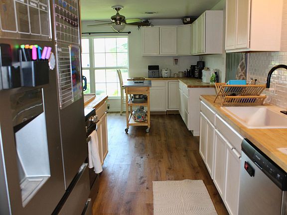 3rd image of 1104 Meadowbrook Dr