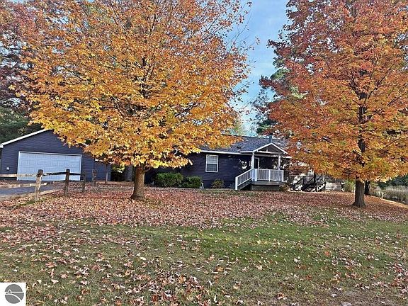 2nd image of 6688 Aarwood Rd NW