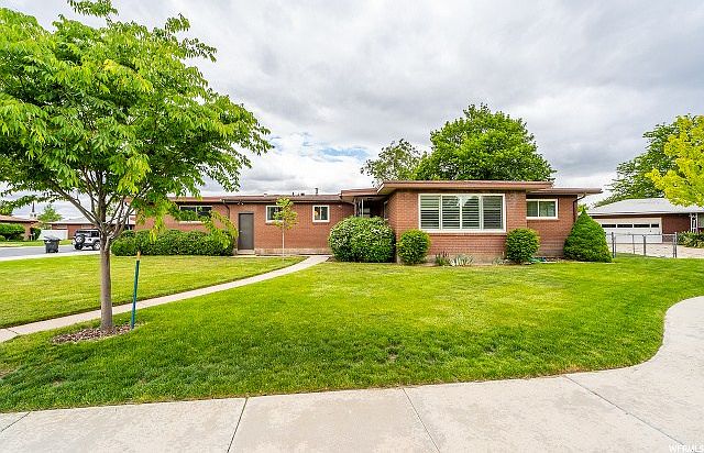 1st image of 981 E Mount Loafer Cir