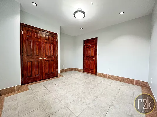 Rented by Realty 2000 Corp | media 76