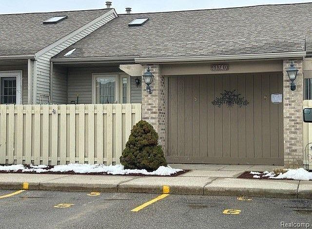 1st image of 61740 Williamsburg Dr