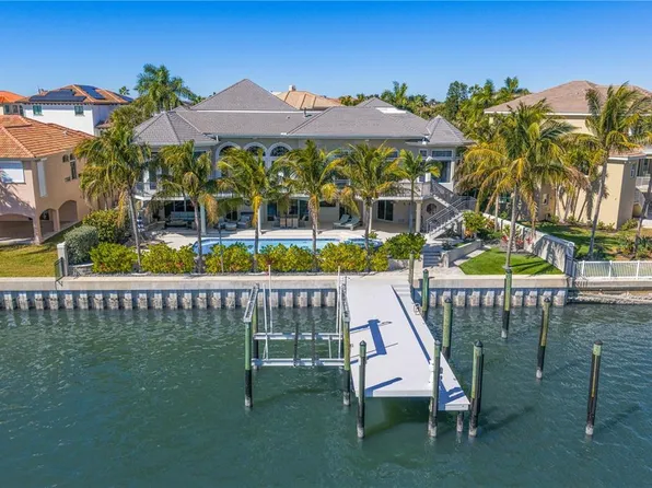 6103 Pasadena Point Blvd S, Gulfport, FL 33707