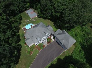 4 Hampton Ct, Farmington, CT 06032