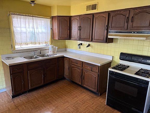 2nd image of 6541 N Hoyne Ave #1S