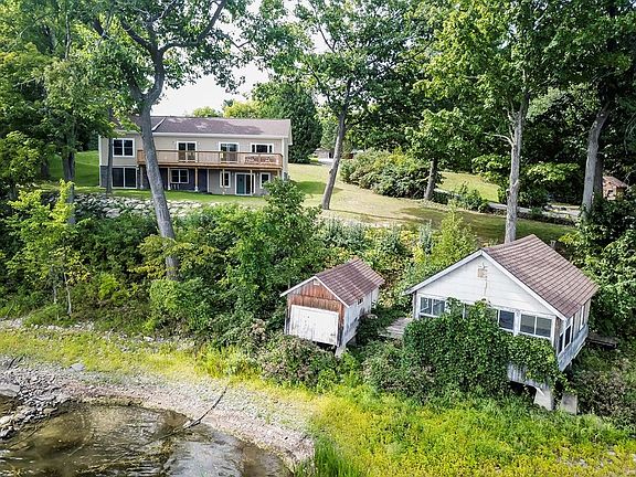 3rd image of 382 Bay Ln