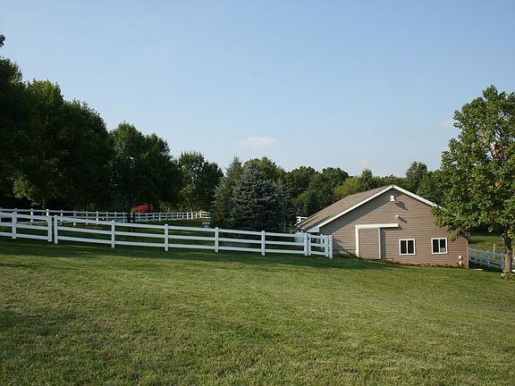 5th image of 3931 Causeway Cir NE