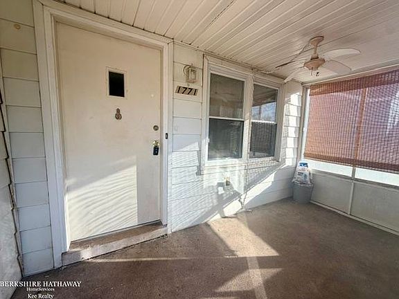 4th image of 1771 University St