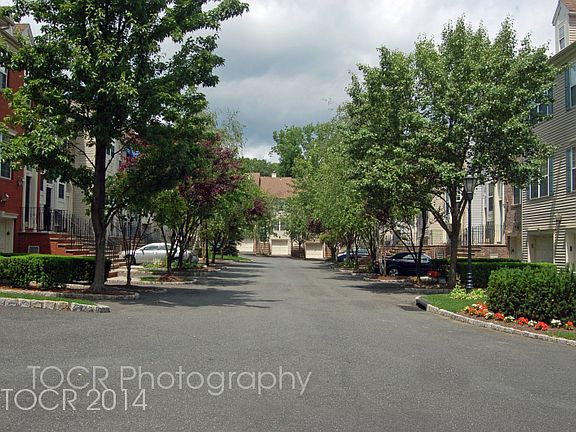 3rd image of 883 Somerset Ct