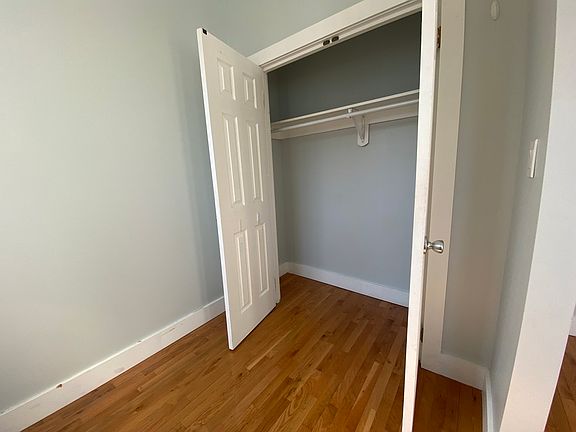 3rd image of 123 Montrose Ave #3