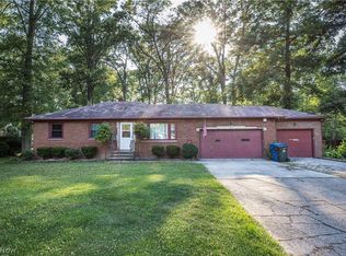 6142 Fitch Rd, North Olmsted, OH 44070
