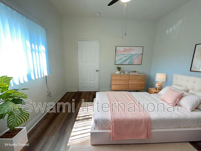 1st image of 932 W 62nd St