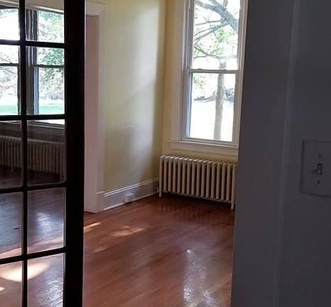 4th image of 1404 Longwood Ave