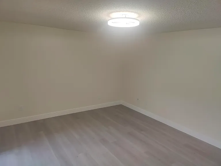302 Lakeview Dr E #302 — Photo 24