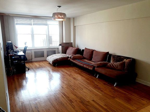 2nd image of 2035 E 7th St APT 4G