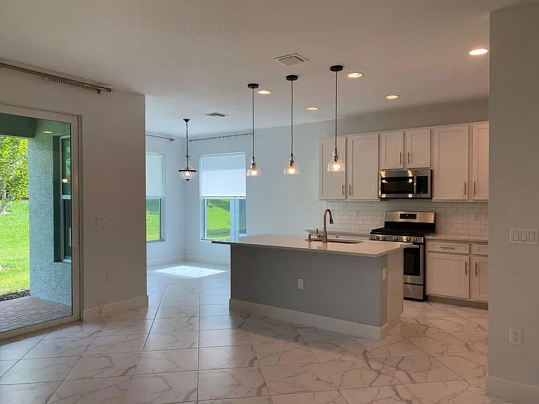 12049 SW Jasper Lake Way — Photo 6