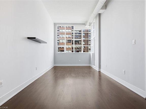 4th image of 112 Benton St #417
