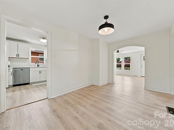 4th image of 436 N Green St