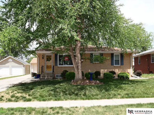 825 E Avon Ln, Lincoln, NE 68505