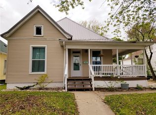 206 4th St, Charleston, IL 61920